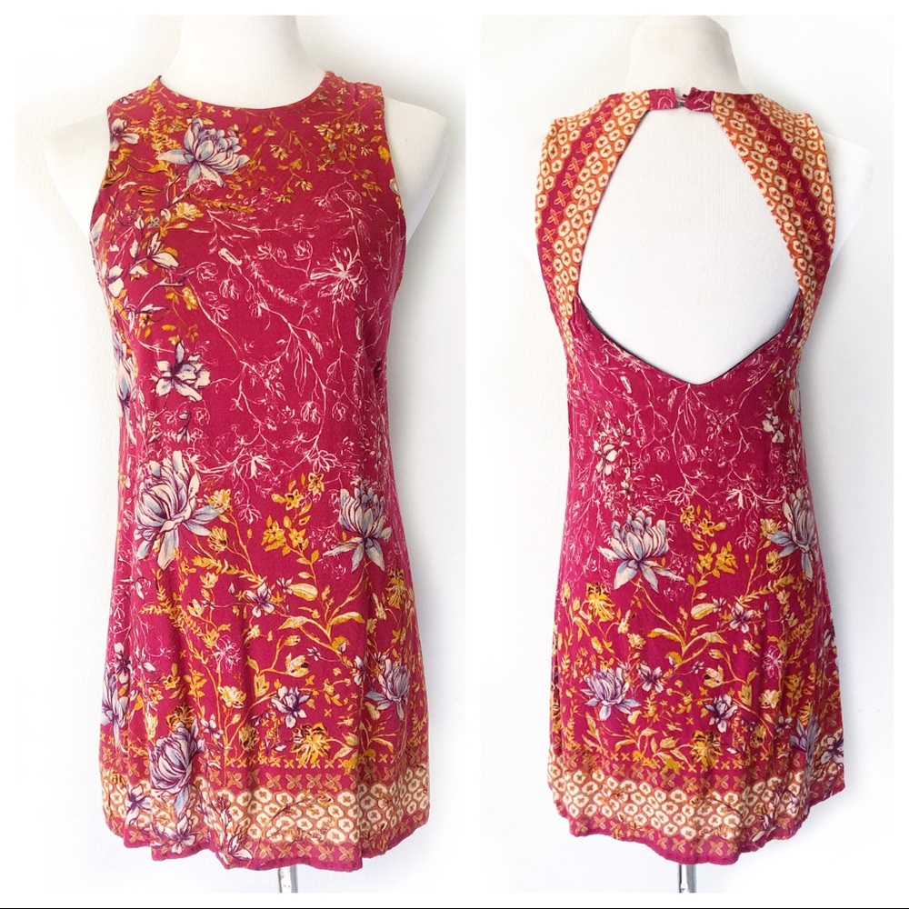 UO Cut Out Écote Backless Red Floral Urban Outfitters Open back Sleevele…